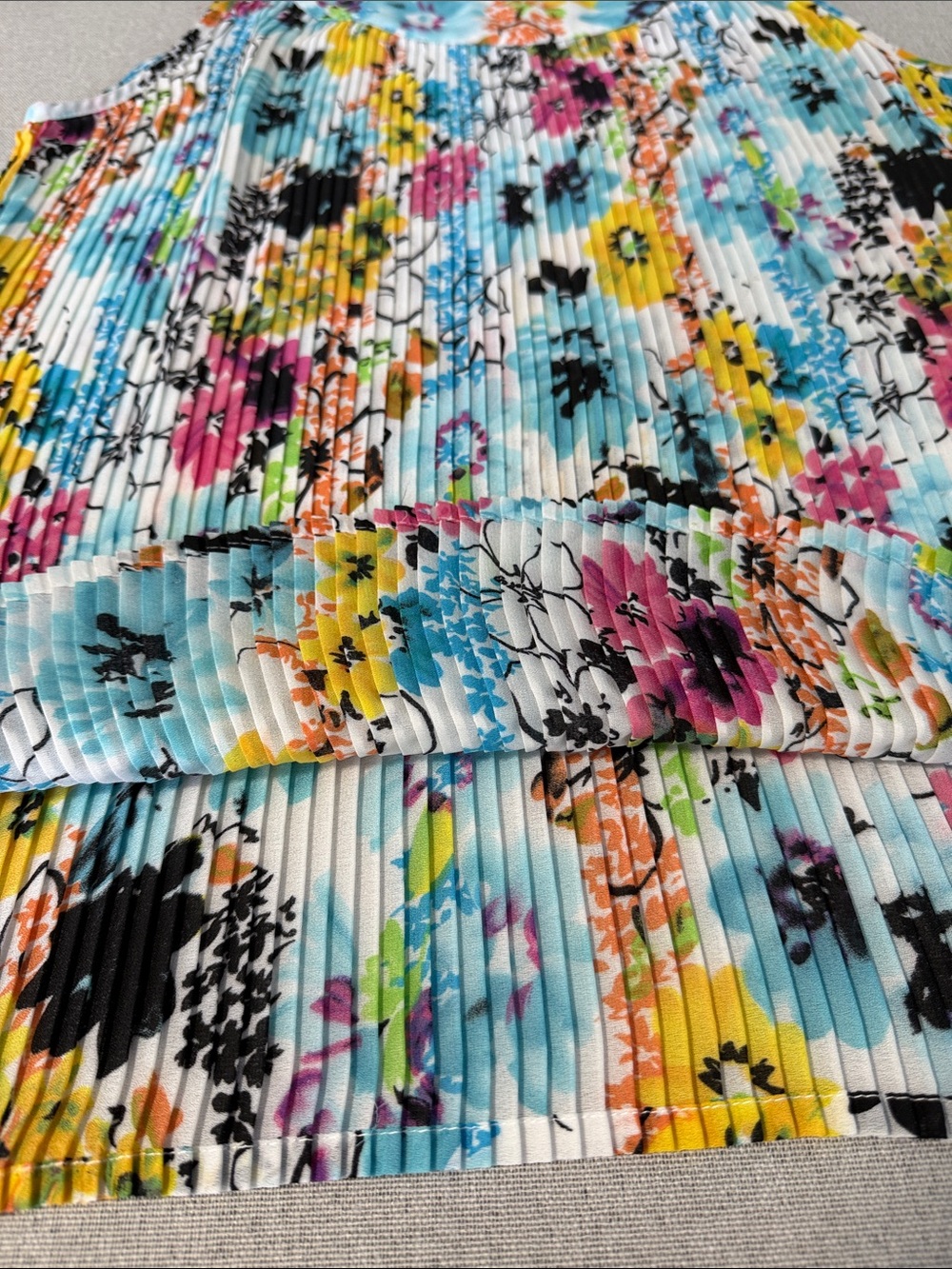 Dress barn Multicolor Sleeveless Floral Pleated Camisole Top Size Medium - Picture 12 of 14